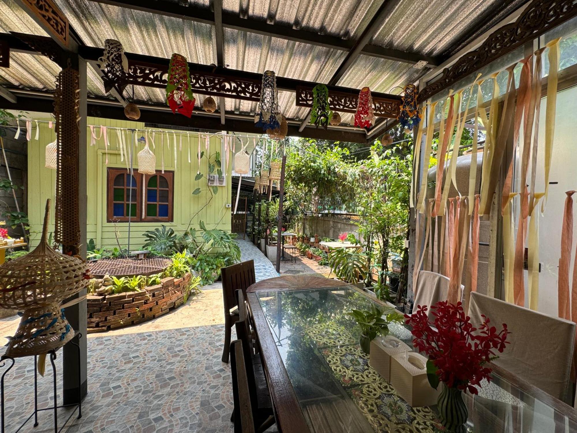 Retro At Phra Sing Guest House Chiang Mai Zewnętrze zdjęcie
