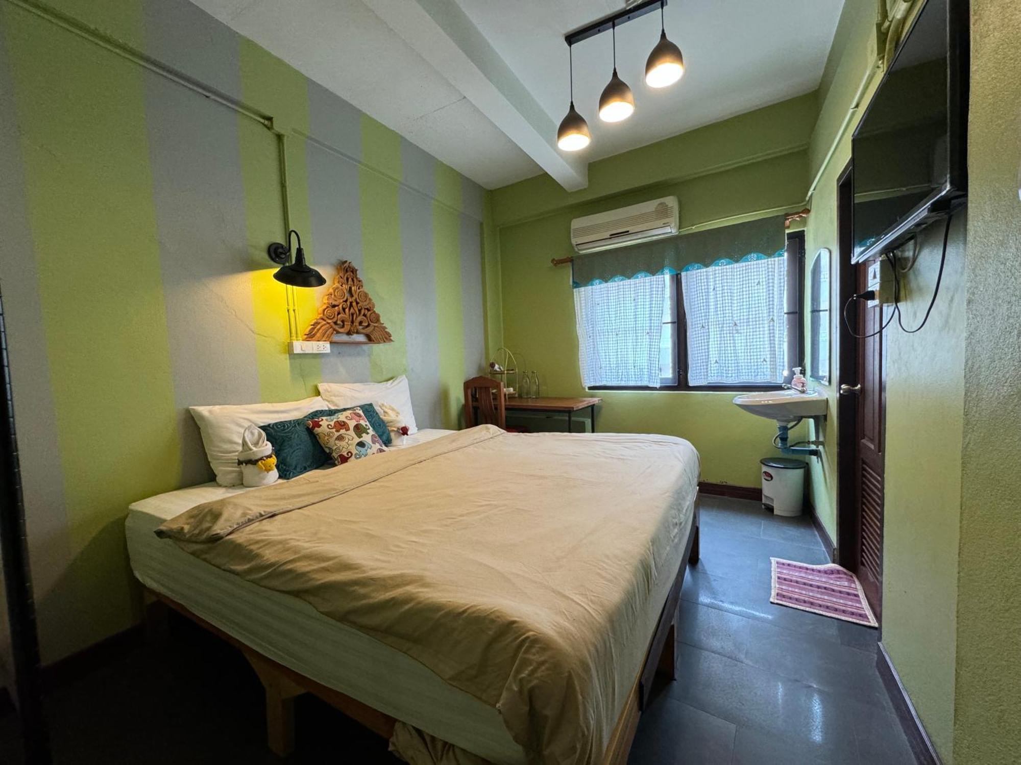 Retro At Phra Sing Guest House Chiang Mai Zewnętrze zdjęcie